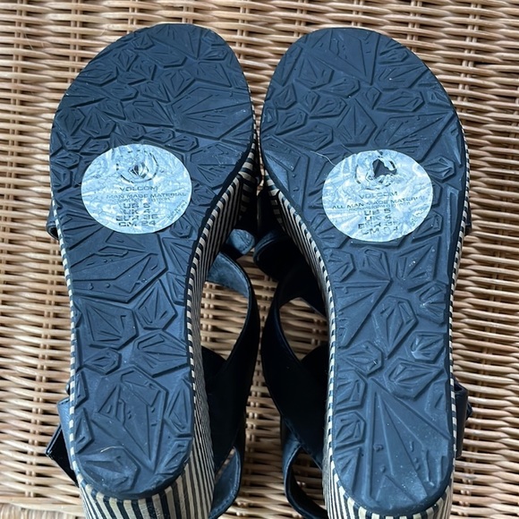 ✨Host Pick✨ Volcom Platform Wedges NWOB - Picture 6 of 11